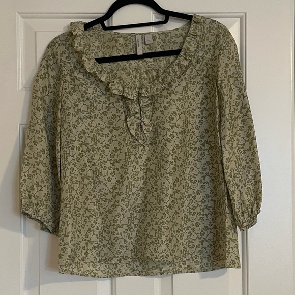 SOLD - Old navy printed ruffle shirt - Picture 1 of 3